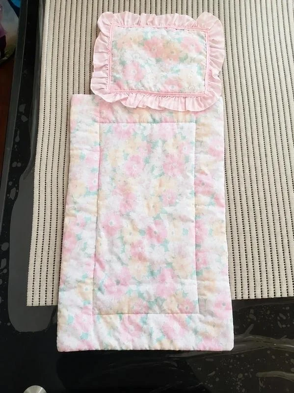 Taie d'oreiller et couverture pour poupée marque caprice